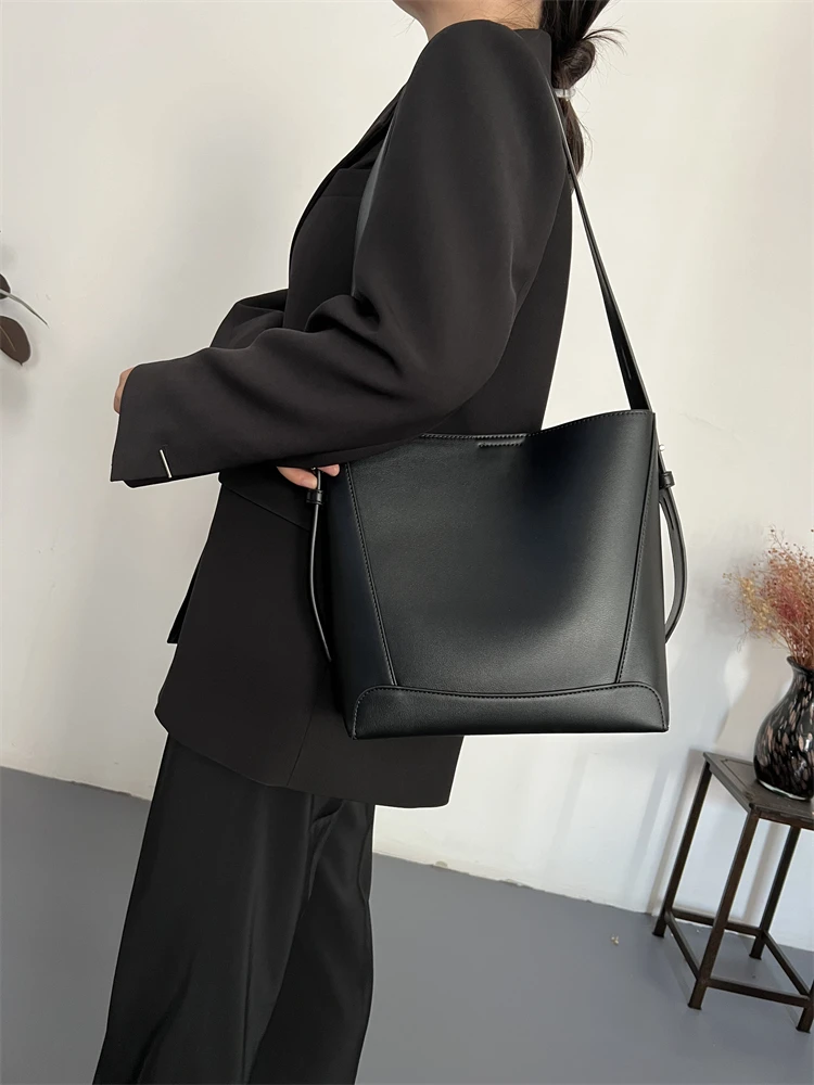 Medium-Sized Chinese Bucket Bag Women Large Capaci 2024 New High-Grade Shoulder Commuter Tote