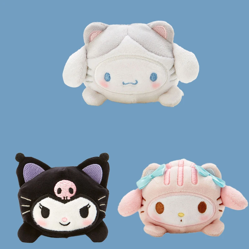 

Sanrioed Лежащая плюшевая куклы, мелодия Kuromi Cinnamoroll Kawaii Cat, милые настольные украшения, милые плюшевые игрушки, подарок для девочки, 12 см