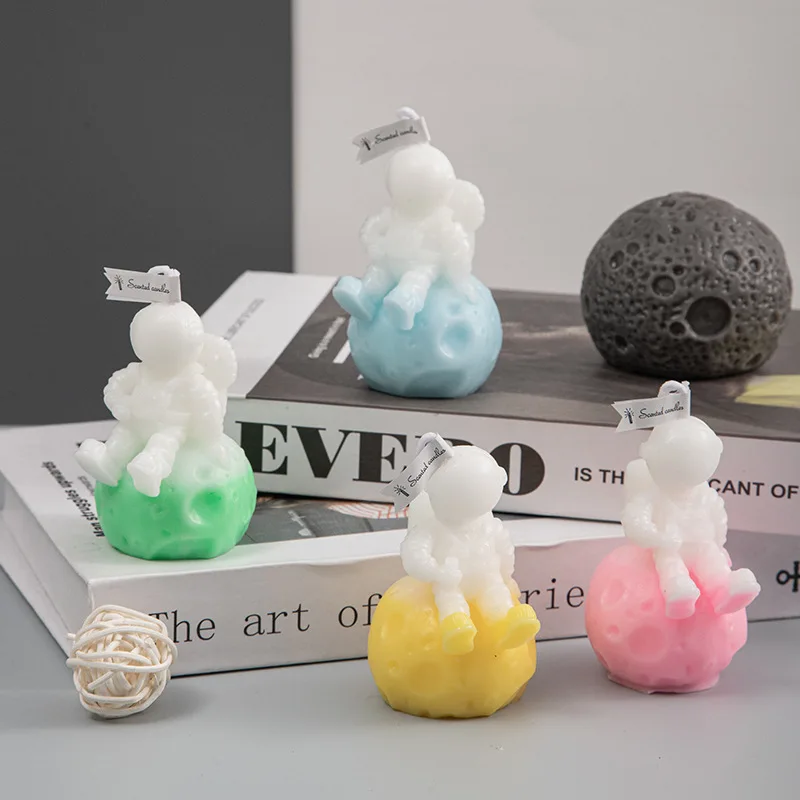 

Astronaut Scented Candle Creative Souvenir Creative Home Decoration Scented Candle