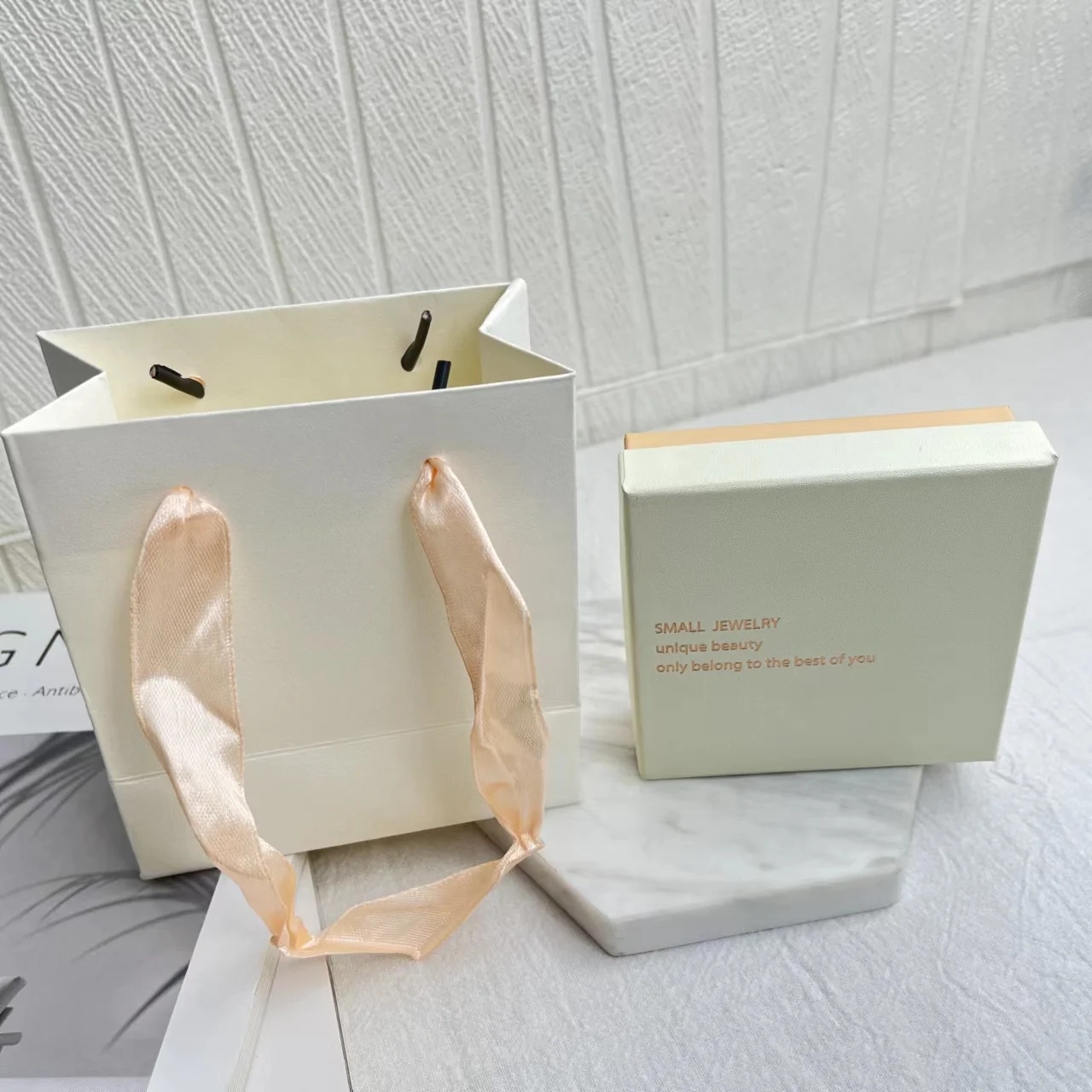 

Подарочная коробка для украшений KATARIAN