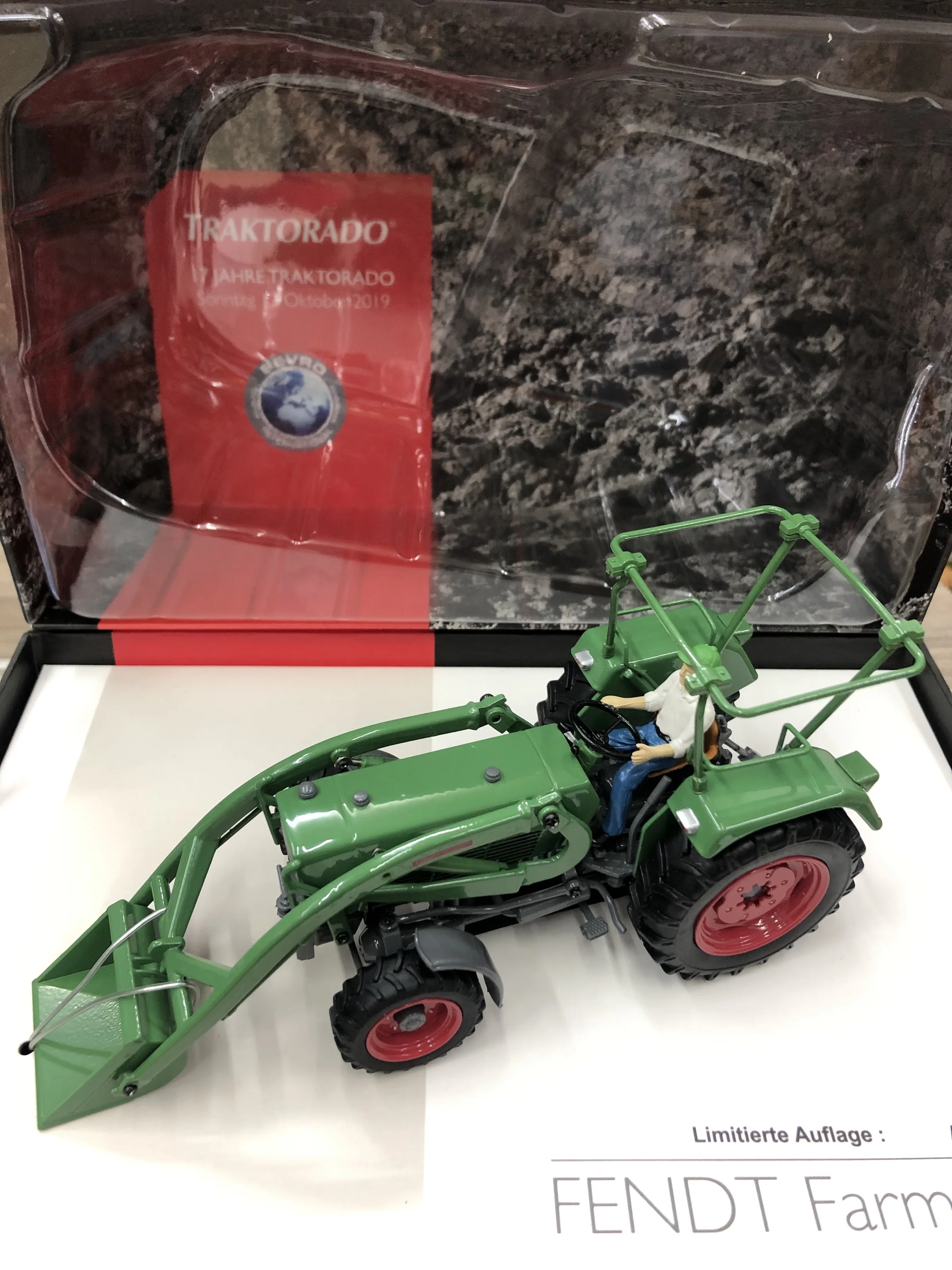 

Collectible Alloy Model Toy Gift UH 1:32 Scale Fendt Farmer 3S Tractor Agricultural Farm Vehicles DieCast Toy Model 6232