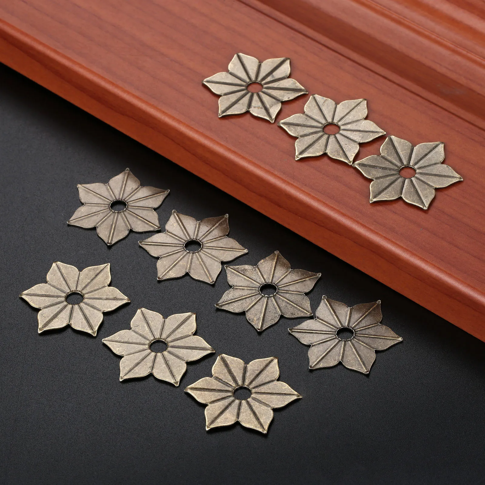 

Винтажные угловые кронштейны из железа, античная бронза, 10 шт.