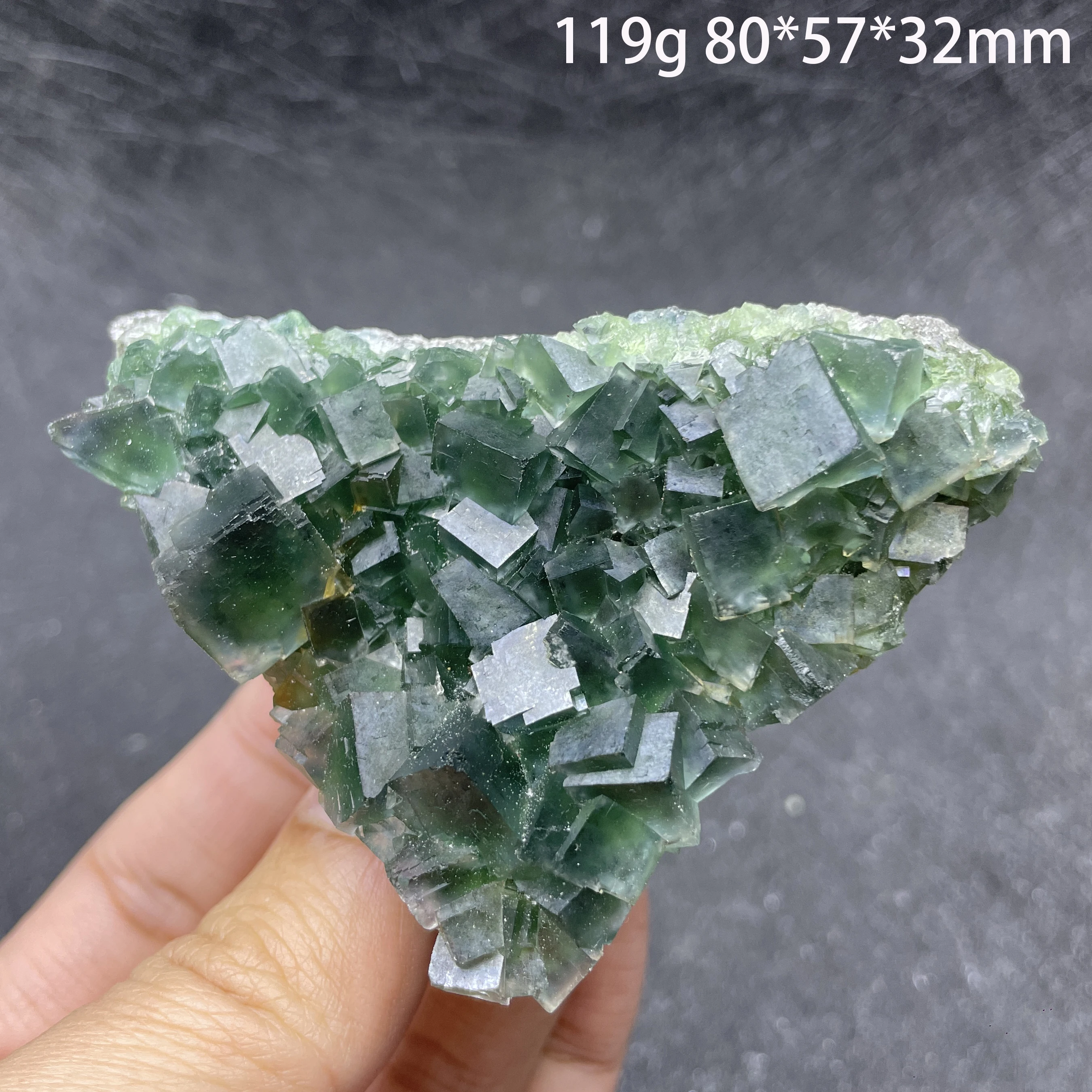 

Зеленый флюорит с флуоресцентным кальцитом, кристаллический кластер