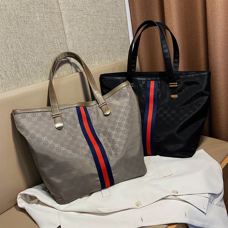 

2020 Brand Designer Women Single Shoulder Large Capacity Tassel Bucket Handbag High Quality Pvc Leather Tote Shopping Bag Flower
