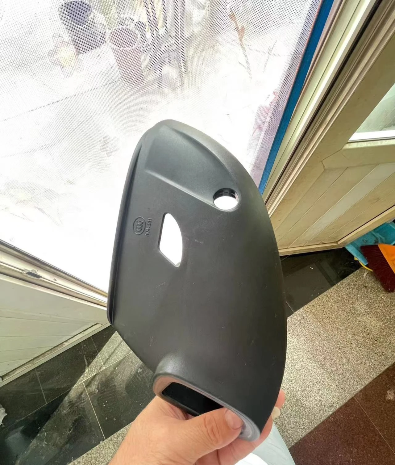 

Нижняя крышка для зеркала заднего вида VW Passat B8 с отверстием для камеры 360 °