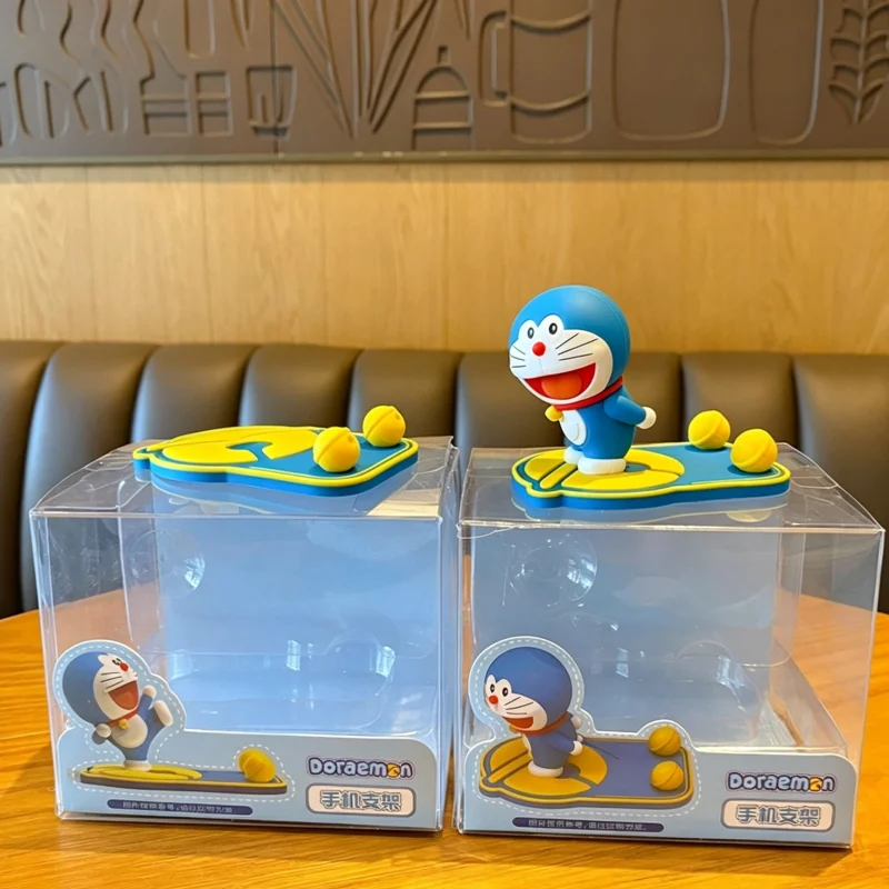 Фото Оригинальный держатель для телефона Doraemon Bend Over Kick, портативный, из ПВХ, для спальни и рабочего стола, украшение, подарок для девочки на праздник №5