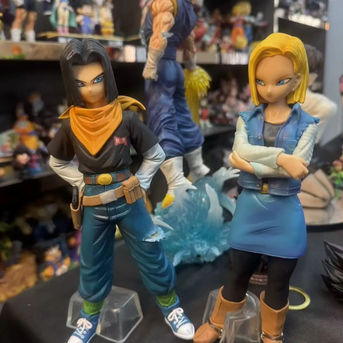 Фото В наличии фигурки Android 17 и Android 18 из аниме Dragon Ball Z, 24 см, коллекционные модели из ПВХ, игрушки для подарков. №1
