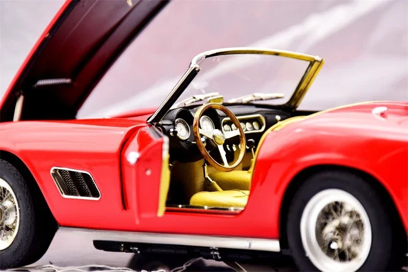 CMC 1:18 250 California 1960 металлическая модель автомобиля