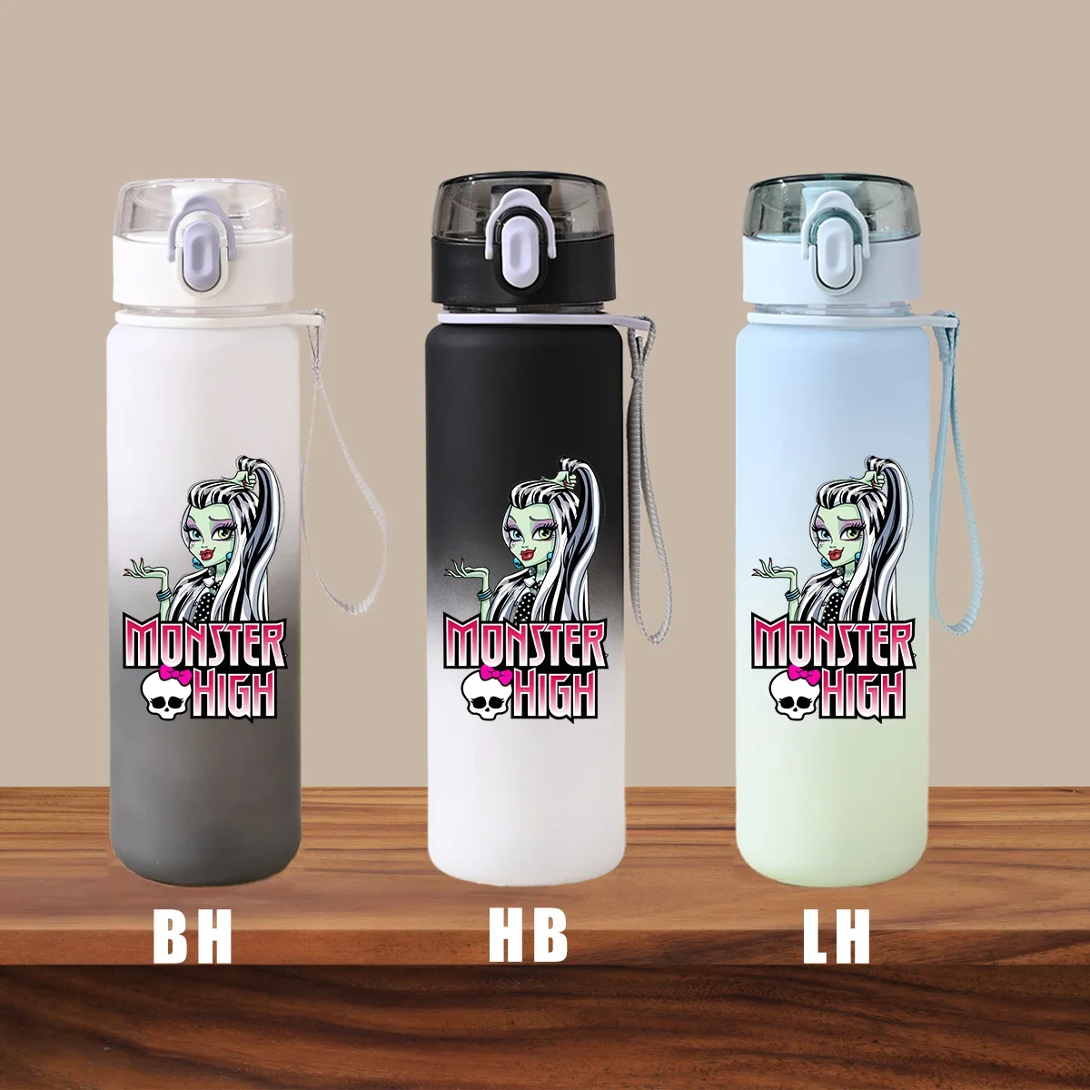 

Матовая пластиковая бутылка для воды MINISO Монстр