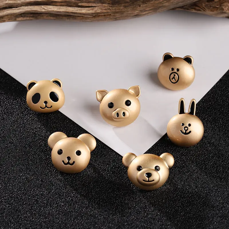 

Golden Bear Brooch Pin Insignia Three-dimensional Animal Head Chest Badges Decor Clothing Lightweight Jewelry Accessories