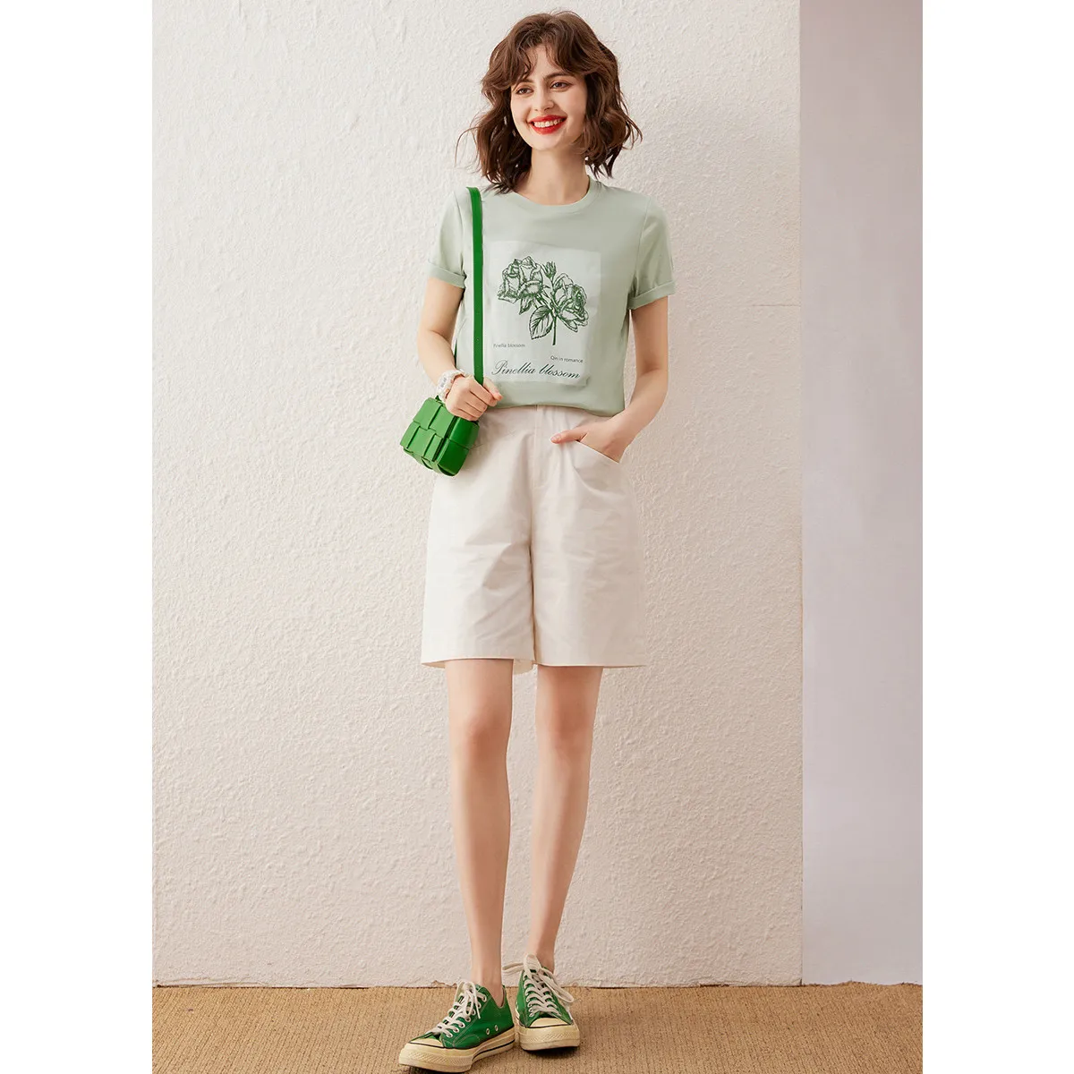 Женская футболка с круглым вырезом и коротким рукавом свободного покроя