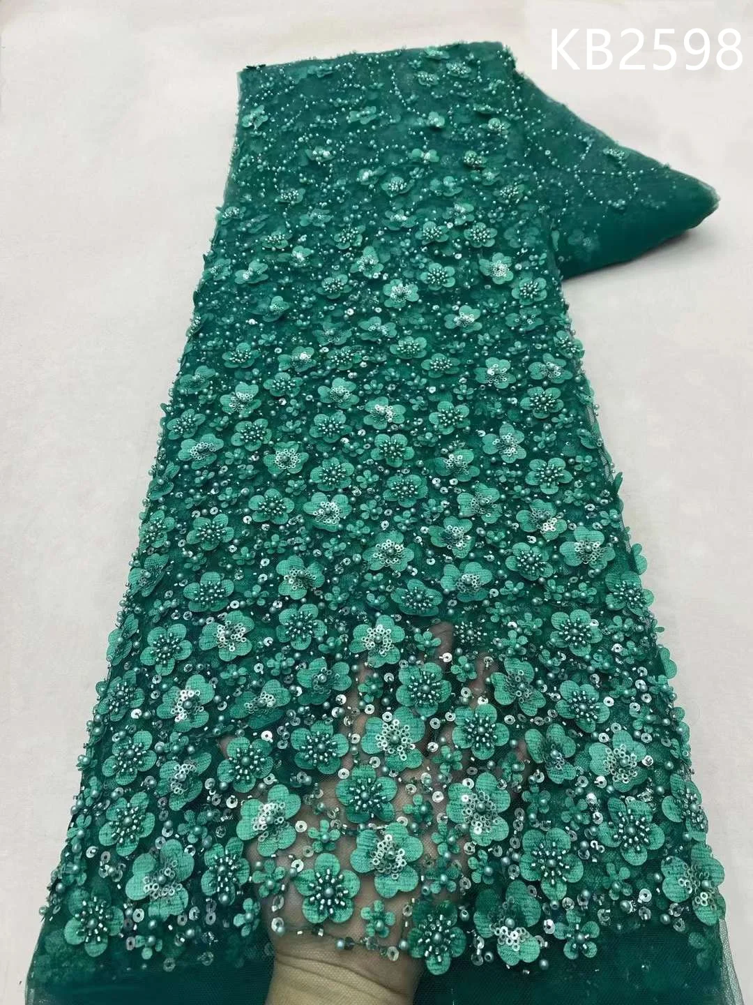 Кружевная ткань с 3d цветами и бусинами