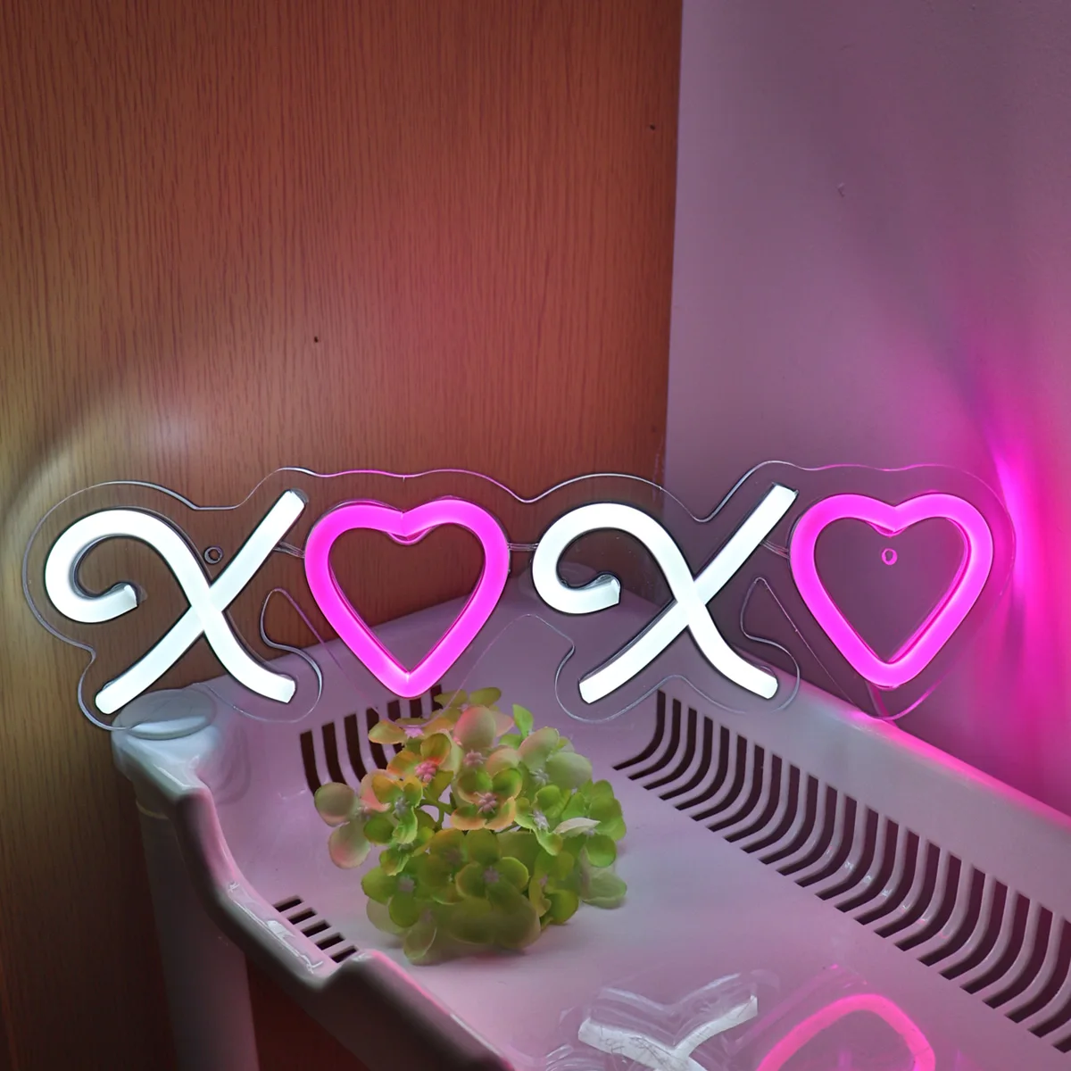 Рисунок 3 - Неоновая вывеска XOXO X в форме сердца