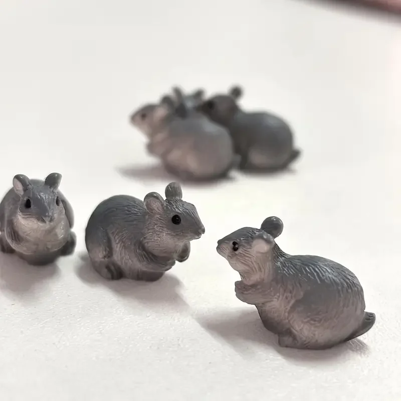 

Миниатюрные фигурки мышей из смолы
