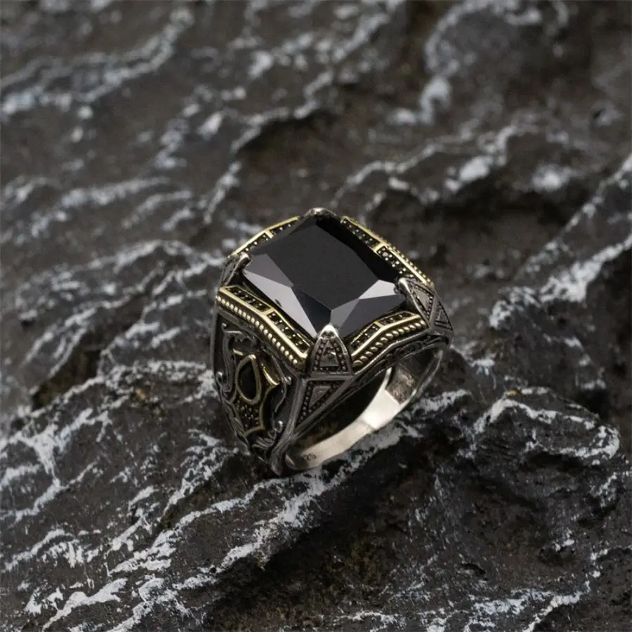 Оригинальное мужское кольцо с черным кубическим цирконием в турецком стиле