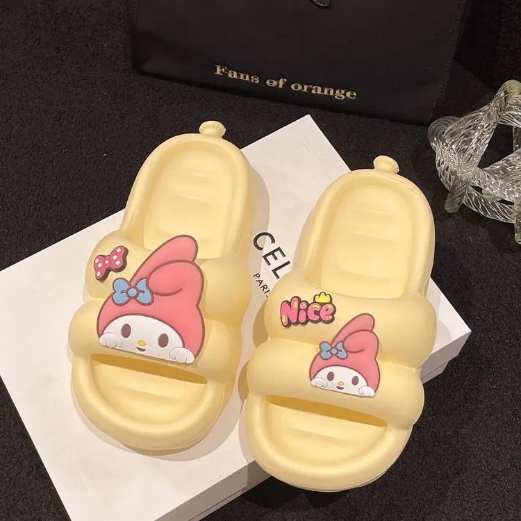 

Cute Clouds Hole Shoes Women Summer Clogs Outside Wear Anti-slip Thick Bottom Package Head Female Models Sandals Slippers