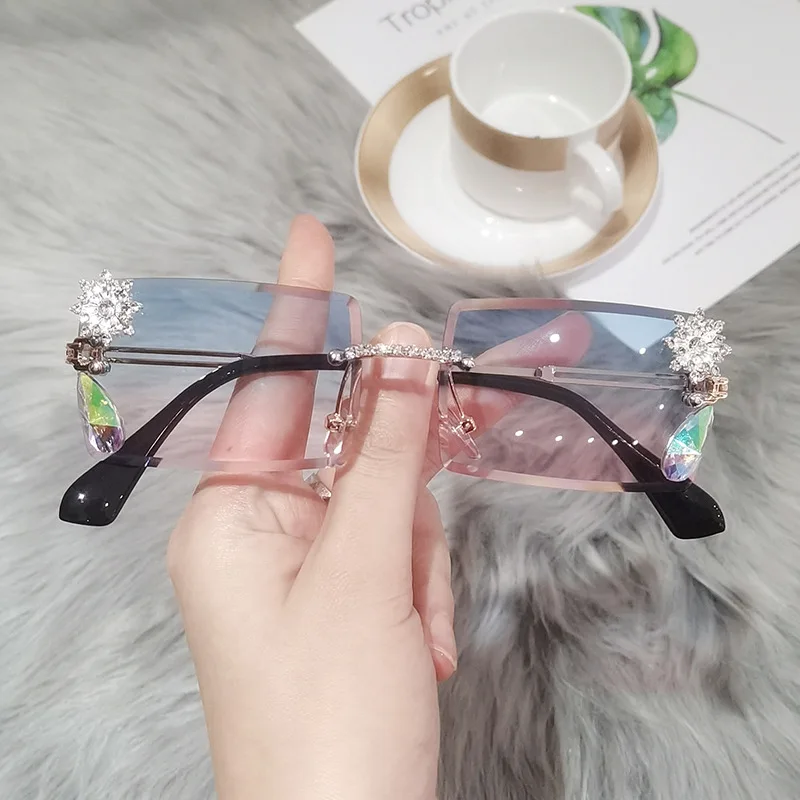 

Fashion Vintage 2022 New Sunglasses Rimless Square Shades Gradient UV400 Summer Traveling Sun Glasses for Women