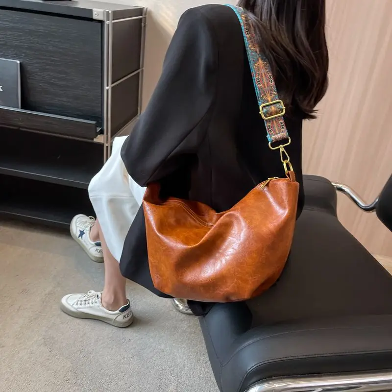

Miracle Kira 2023 Autumn/Winter New High Capacity Bag Broadband One Shoulder Crossbody Bag Vintage Dumpling Bag Holiday Gifts