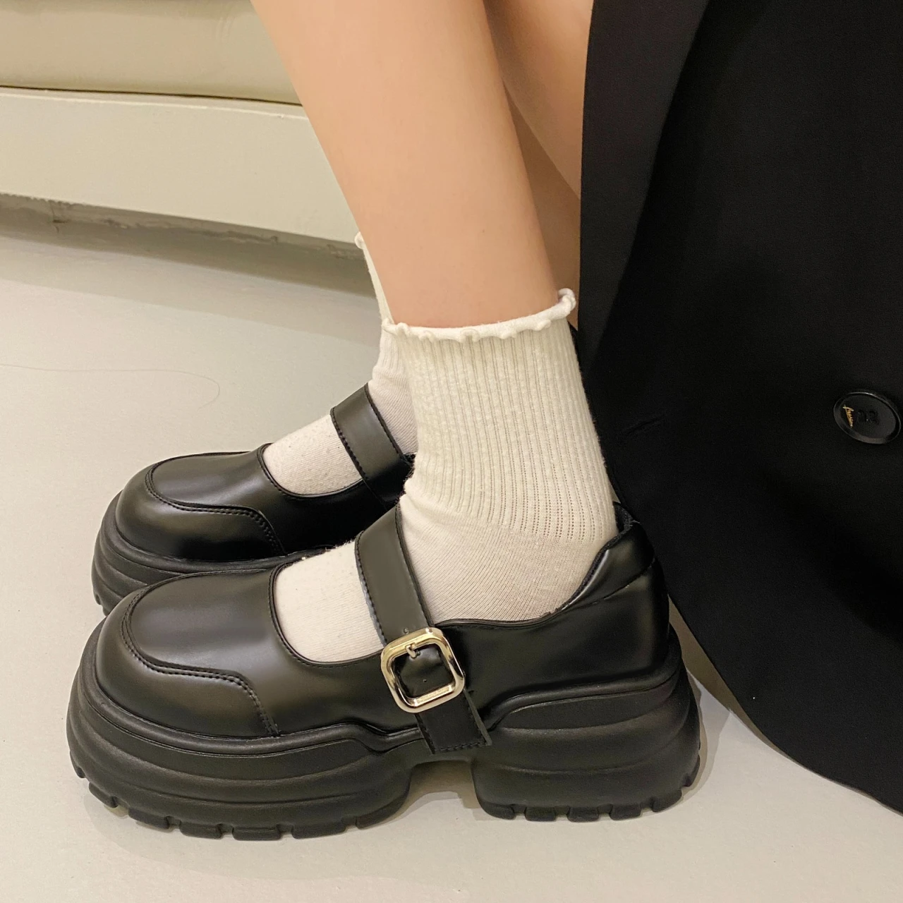 

Новая японская осенне-зимняя Вельветовая плетеная обувь, уникальный дизайн, спортивная обувь с большой головой, маленькая обувь на толстой подошве с квадратным носком для женщин