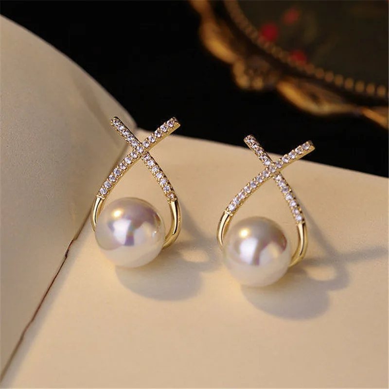 

Fashion Unique Design Earrings Wedding Jewelry Birthday Gift New Inlaid Rhinestone Pearl Stud Earrings Women Personality