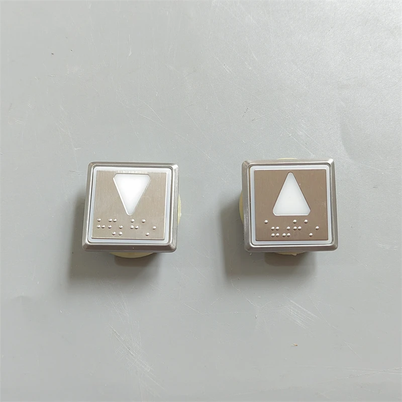 Квадратная кнопка для лифта KM863223H03 863223 с брайлем без уха