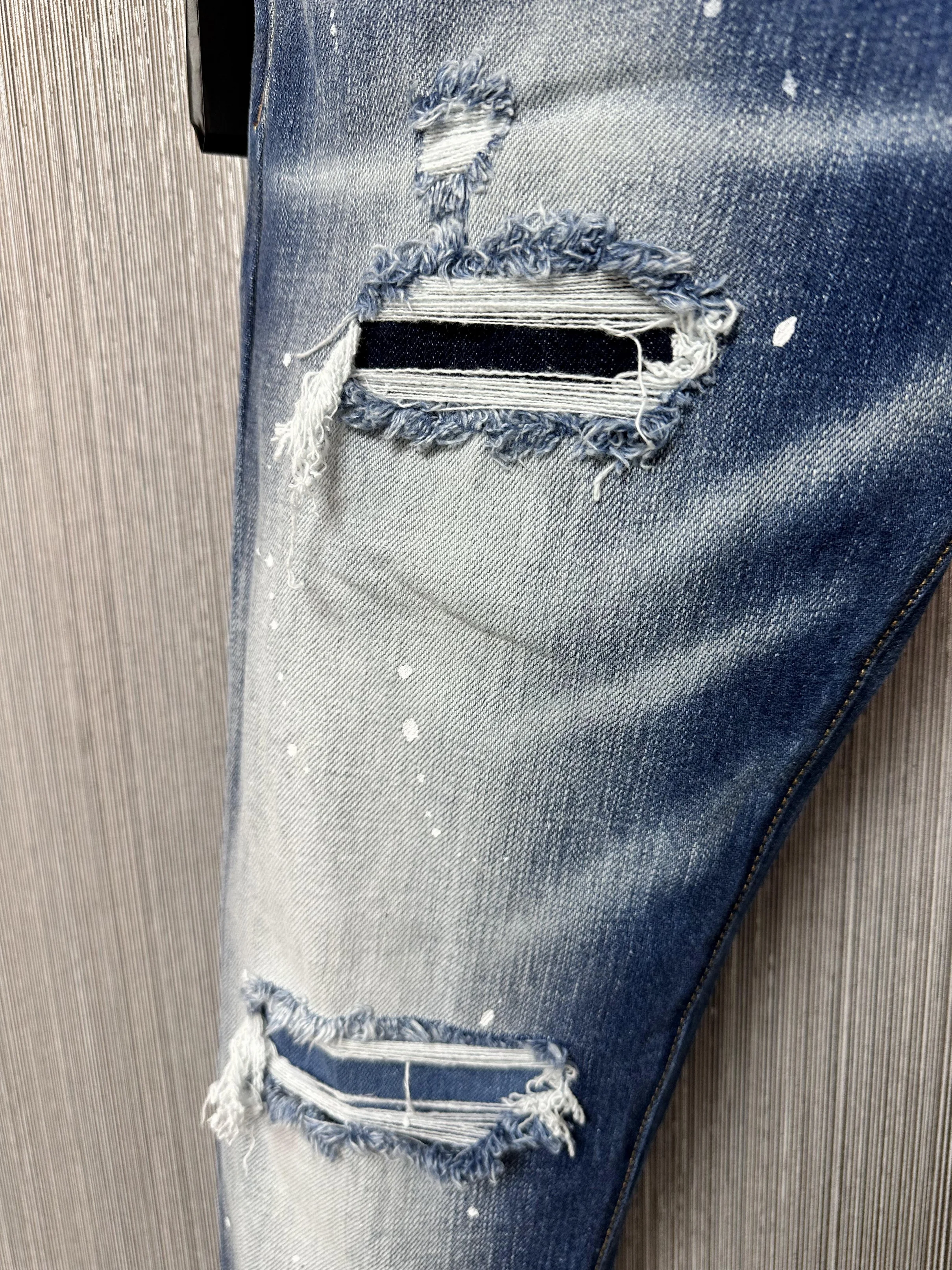 2023 New D2 Jeans Men's Fashion Wear and Tear Patch Ink Bleached Slim Fit Elastic Feet Men's Button