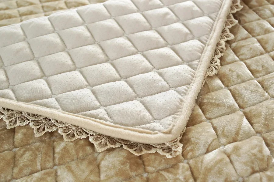 Кружевной чехол для дивана с вышивкой золотистый бархатный на подол Европейский