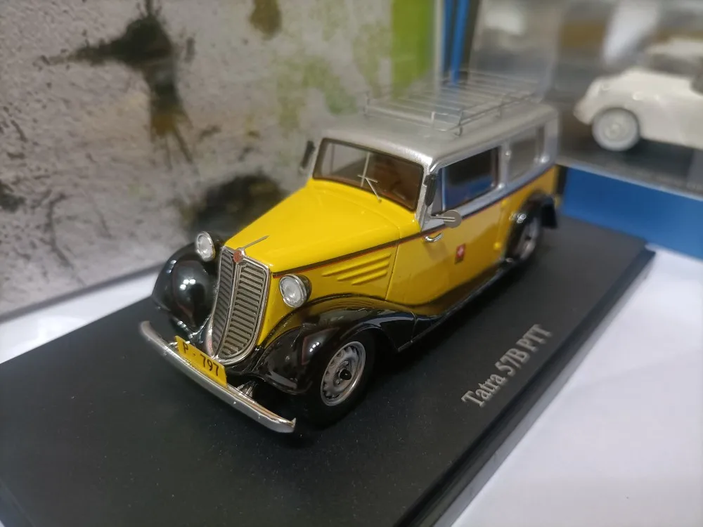 

Классическая модель автомобиля из полимерной смолы autoкульт 1/43 Tatra 57B PTT