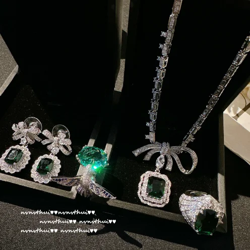

2023 Women Columbia Gem Bow Necklace Antique Plating 18K Gold Peacock Green Zircon Earrings Set