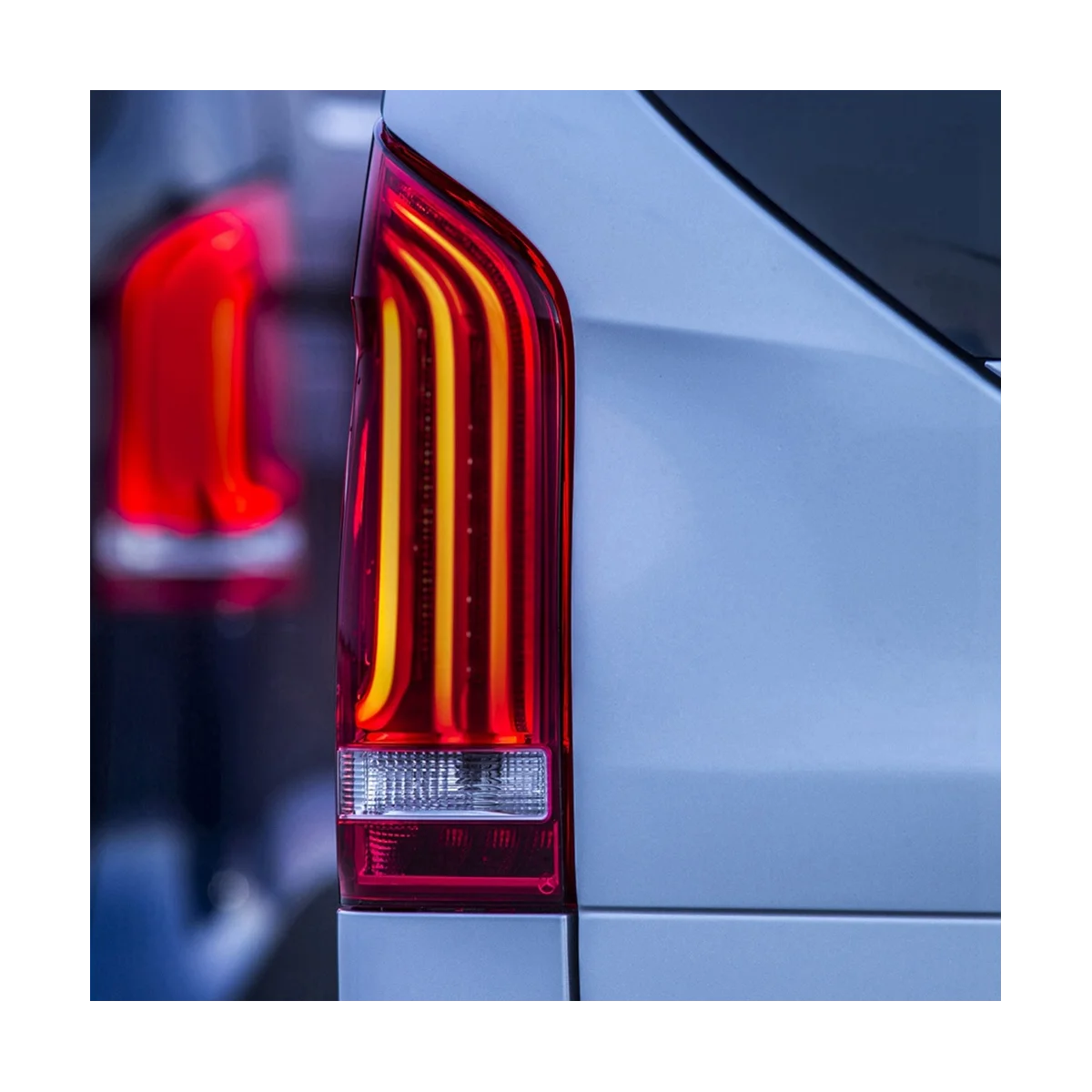 

Car Flowing Taillights LED Rear Dynamic Turn Signals Braking Lights for Mercedes-Benz Vito W447 Metris V-Class