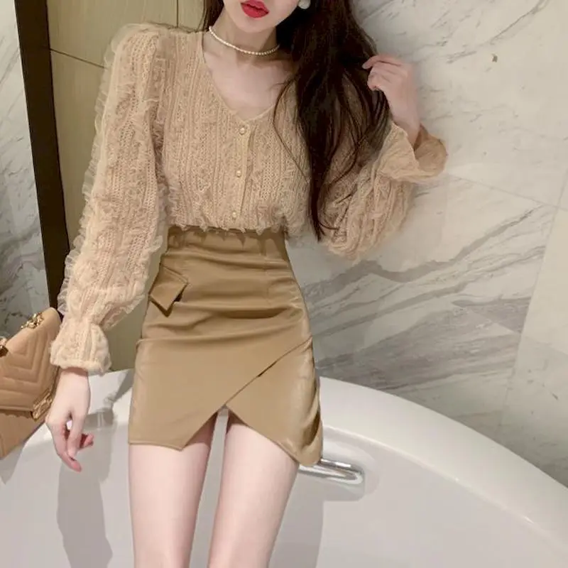 

Blouses Women Lace Shirt Retro Design Niche Spring Autumn New V-neck French Long-sleeved Chic Shirts with Wooden Ears Womens Top