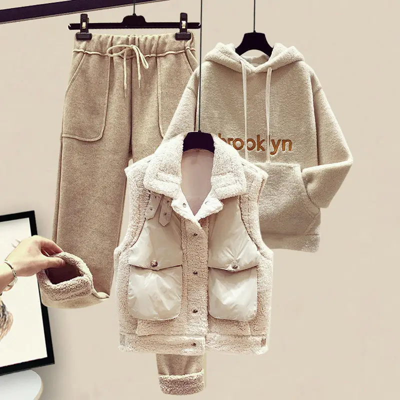 Рисунок 2 - Осенне-зимний женский комплект