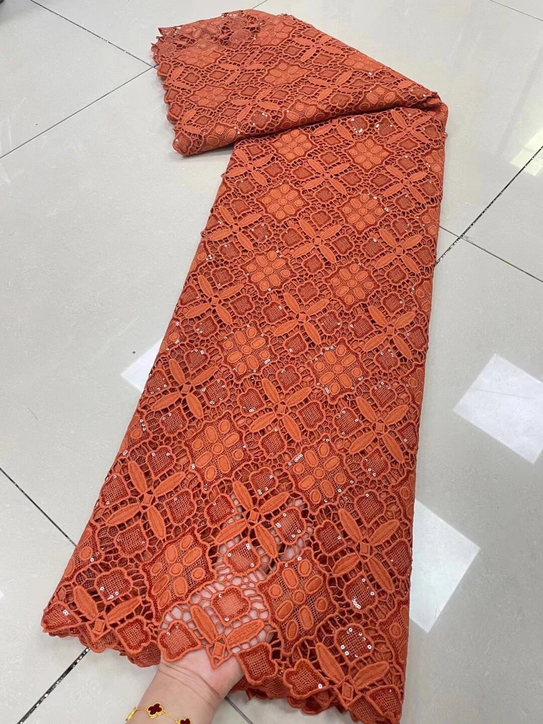 

Latest Lace Fabric 2023 Dubai Embroidered African Lace Fabric mesh sequin yarn lace for wedding tailor party zp182