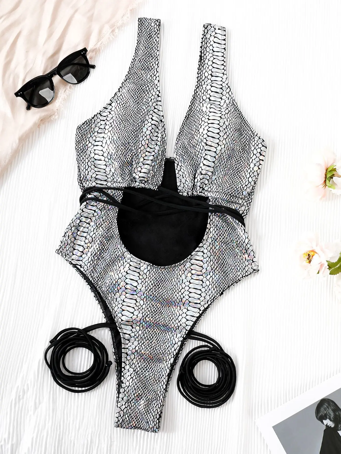 Женский слитный купальник серебристый дизайнерский с принтом змеиной кожи