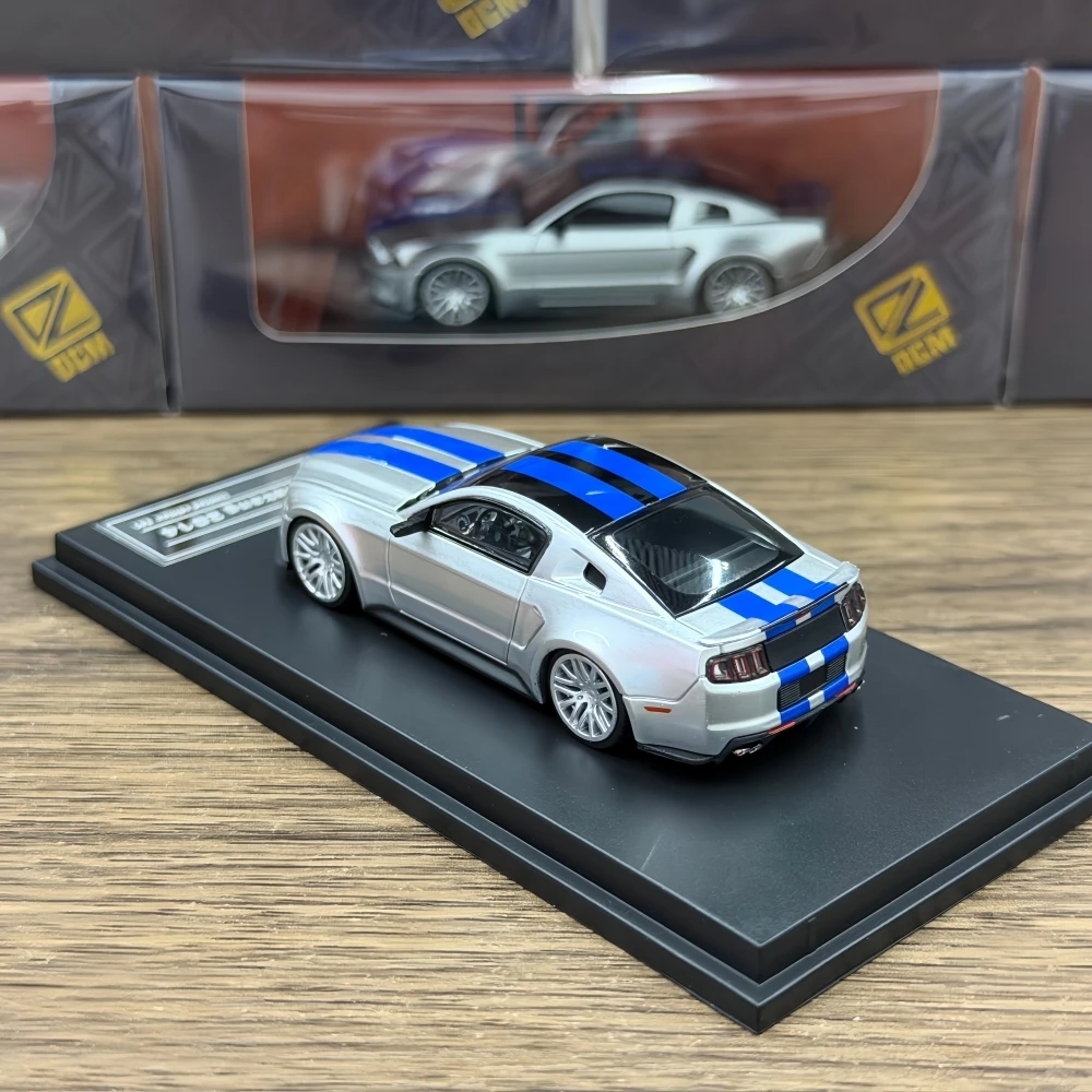 Фото Модель автомобиля DCM 1:64 Mustang 2014, литая под давлением №3
