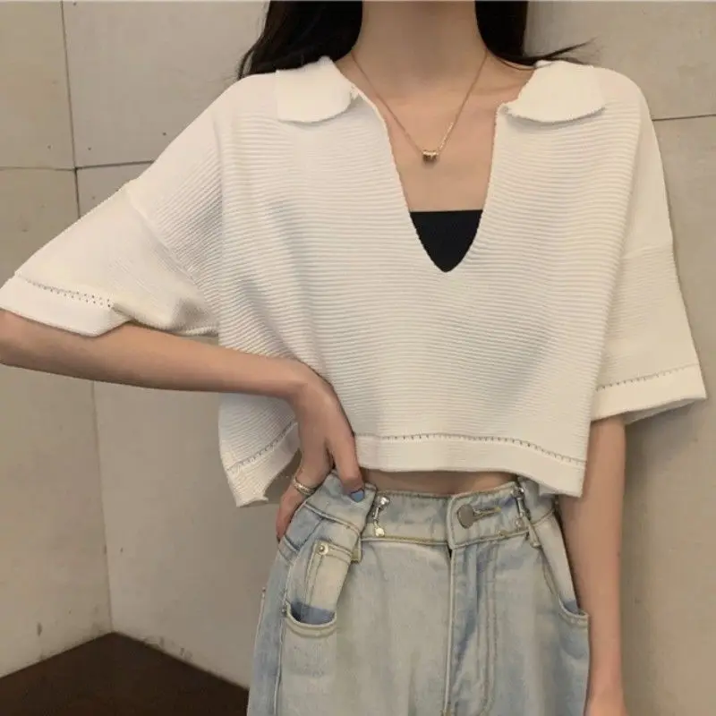 

Футболка женская однотонная с коротким рукавом и V-образным вырезом