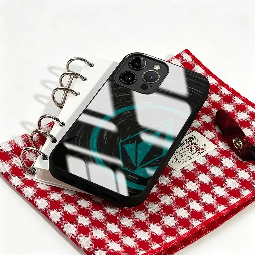 Фото Чехол для телефона Cultural Youth V-volcom для iPhone 17 16 15 14 13 12 11 X XR XS 8 Plus Mini Pro Max, стеклянный магнитный чехол №2
