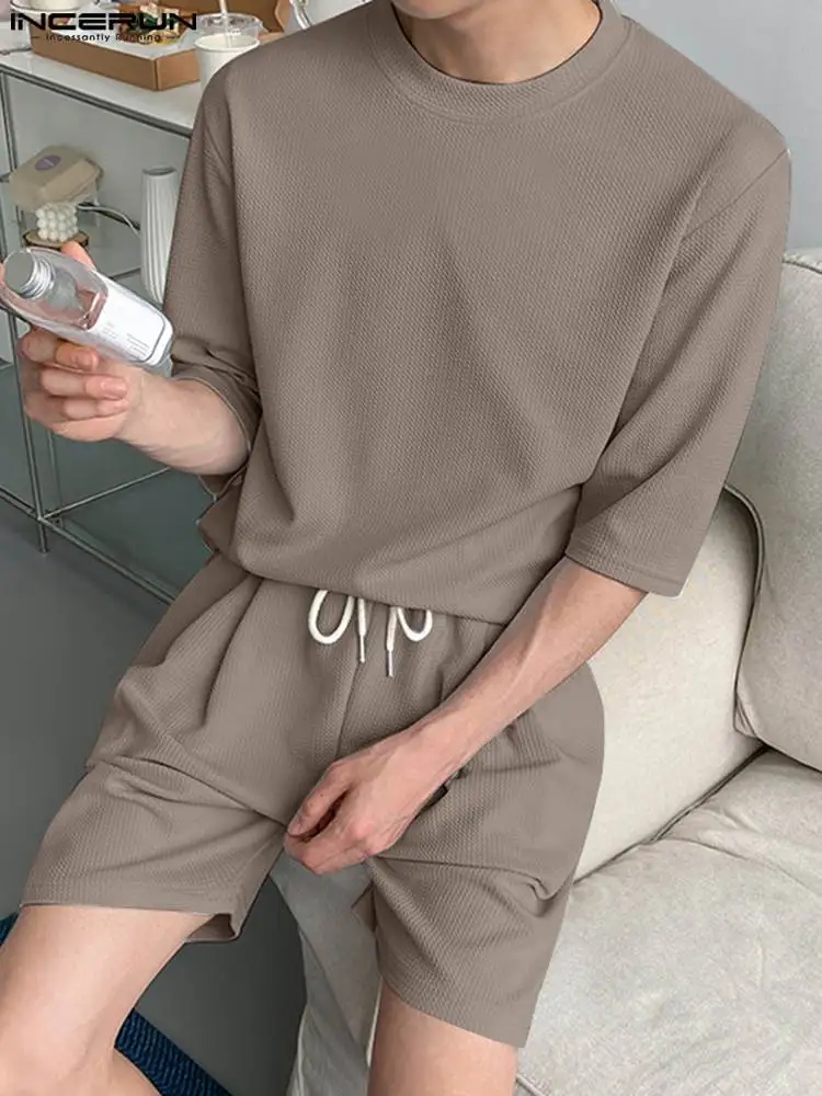 

INCERUN Men Sets Solid Summer Streetwear O-neck Short Sleeve T Shirt & Shorts 2PCS Loose 2022 Fashion Men Casual Suits S-5XL