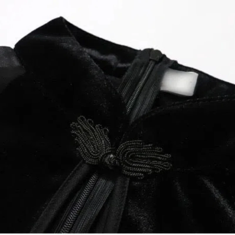 Женский однотонный пуловер с юбкой-годе круглым вырезом