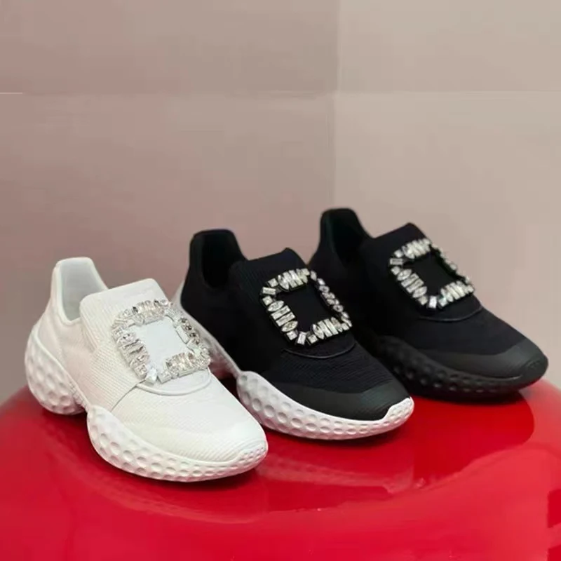 

Four Seasons Leisure Sports Shoes Women's 2023 New Breathable Inner Elevated Thick Sole Rhinestone Square Button Sports Shoes