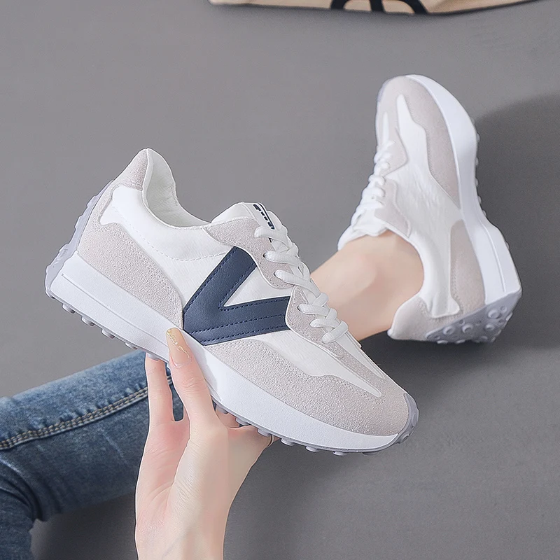 

2022 New ladies retro color matching casual thick-soled height-increasing shoes, fashionable casual sports jogging shoes