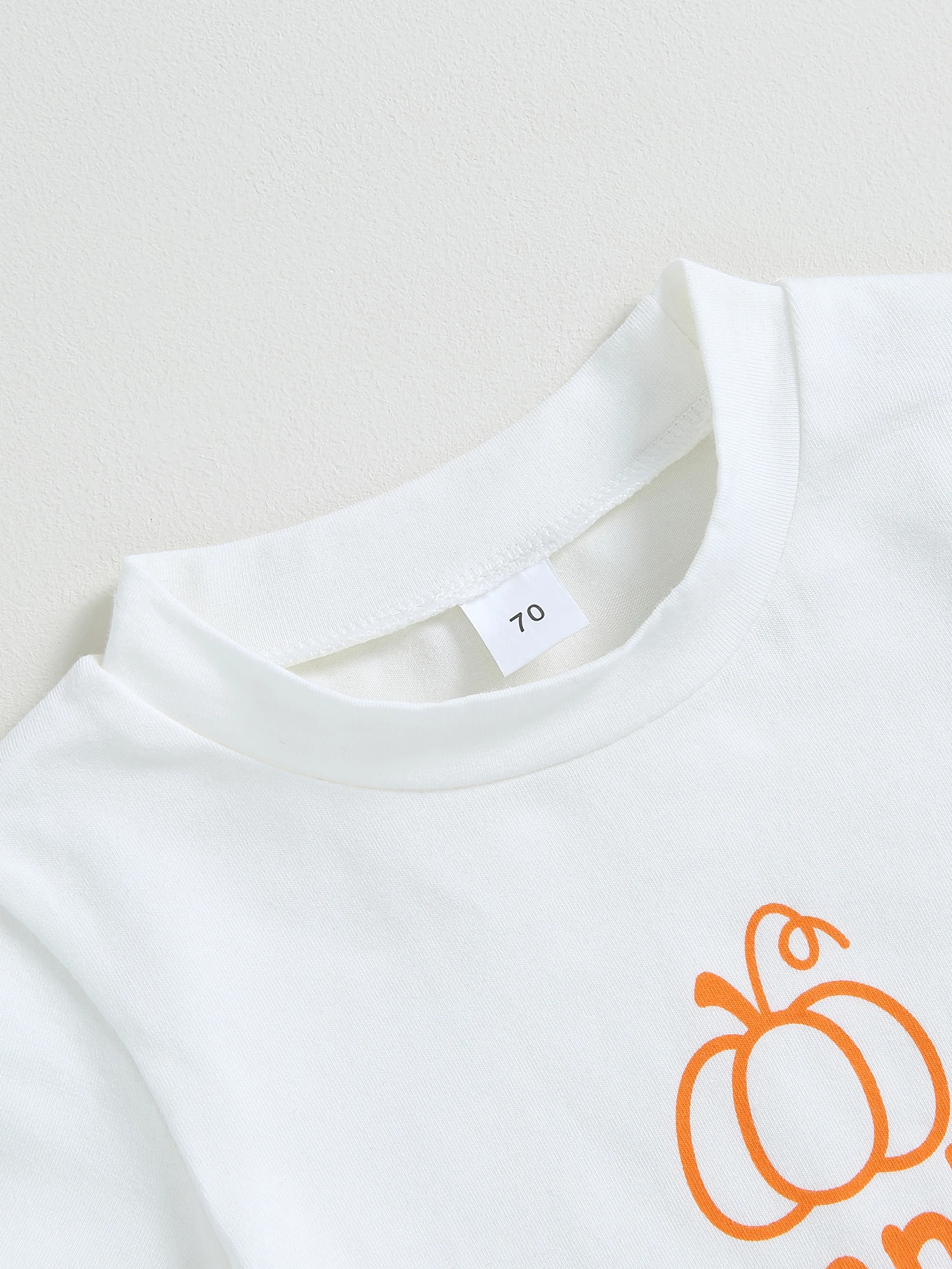 

Adorable 3-Piece Halloween Costume for Baby Girls - Pumpkin Print Romper Shorts and Headband Set with Short Sleeves and