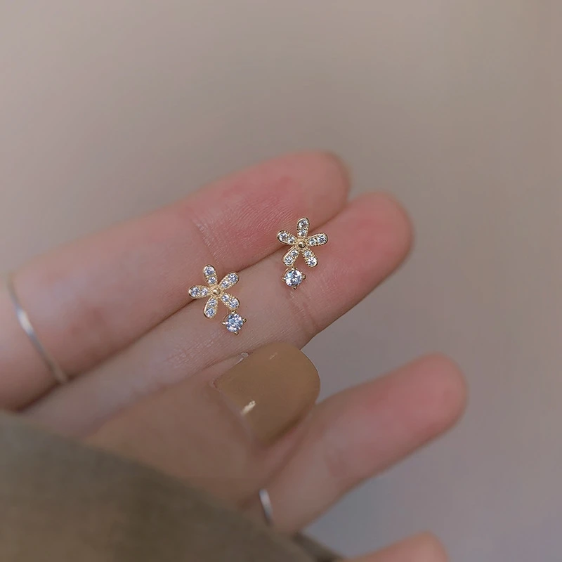 Гипоаллергенные серьги-гвоздики золотого и серебряного цветов для женщин