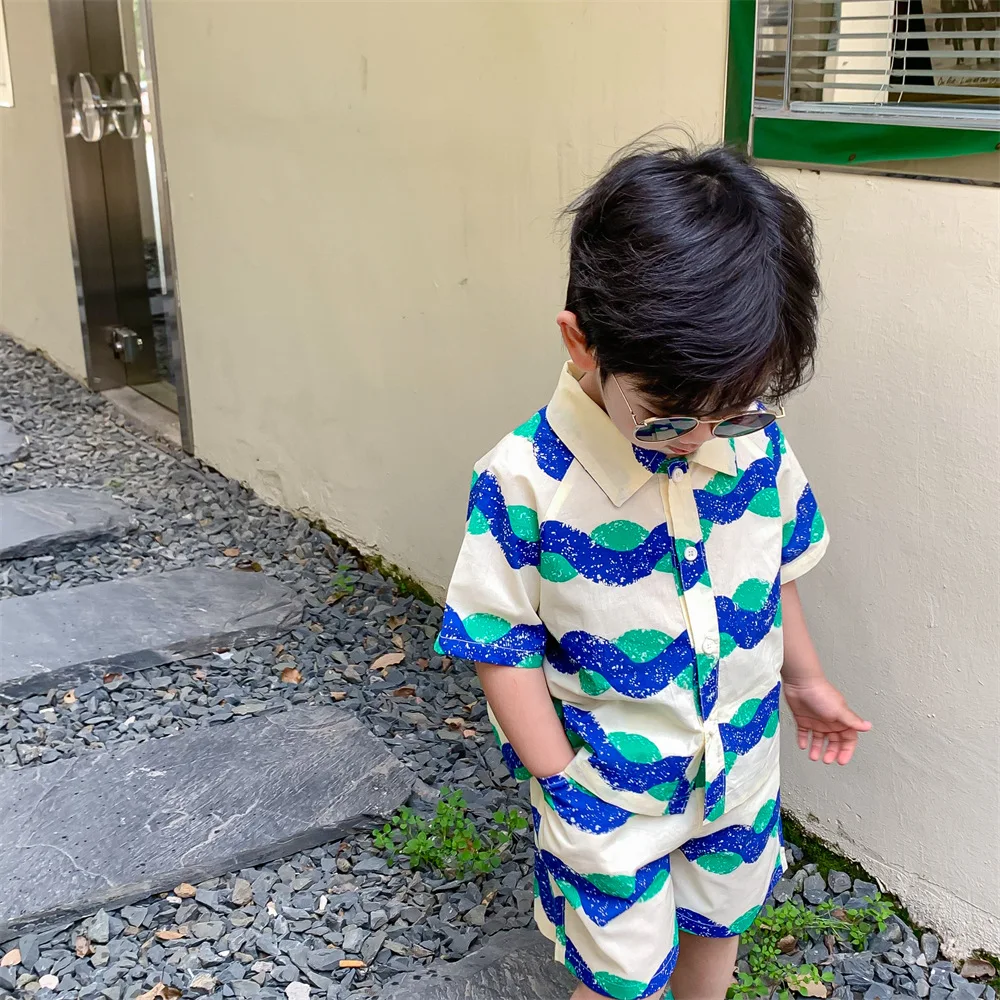 

Детские комплекты для девочек и мальчиков на весну и лето, блузка с коротким рукавом и отворотами + шорты, костюмы, детская одежда