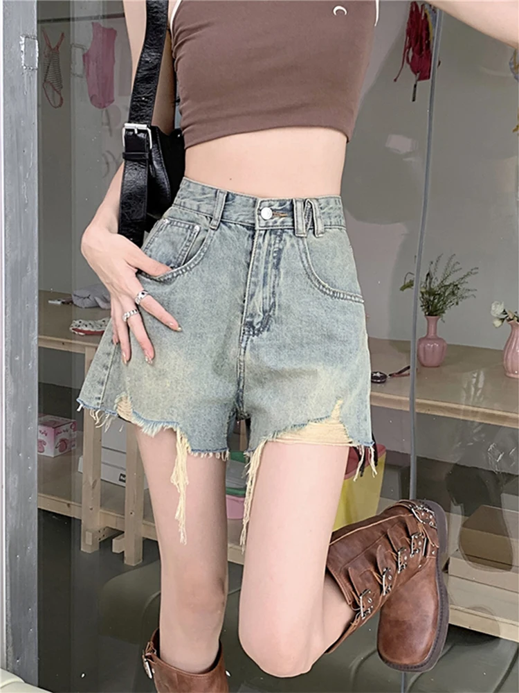 

Perforated denim shorts for women in summer 2023, new retro high waisted slim design, A-line wide leg pants are popular