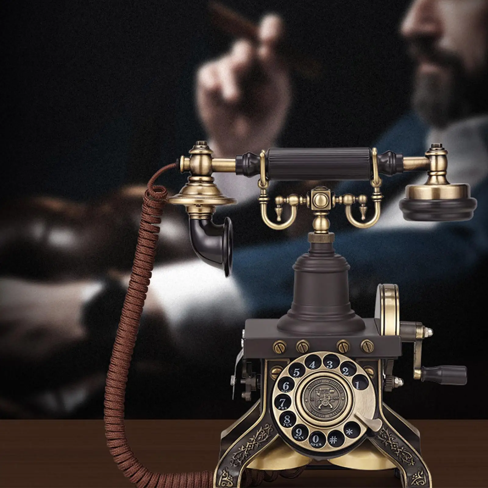 Старинный стационарный телефон с вращающимся циферблатом-классический