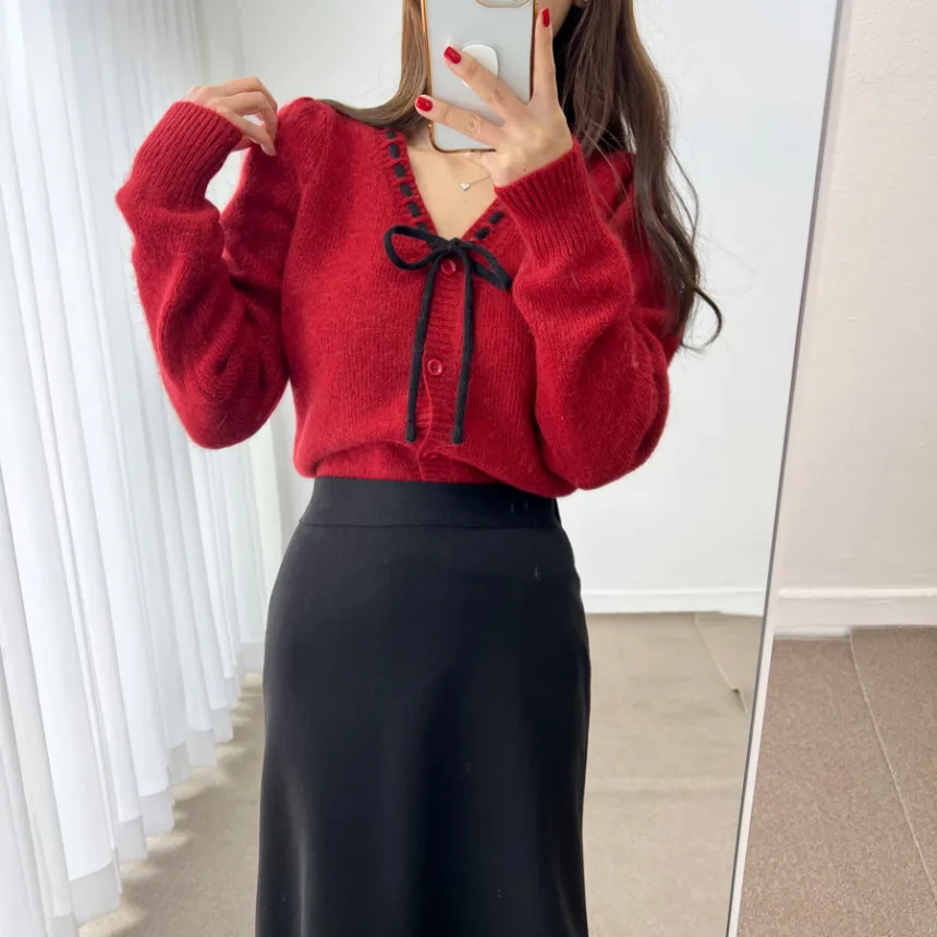 

White bow tie V-neck knit sweater women's spring with gentle wind base shirt sweet cardigan top