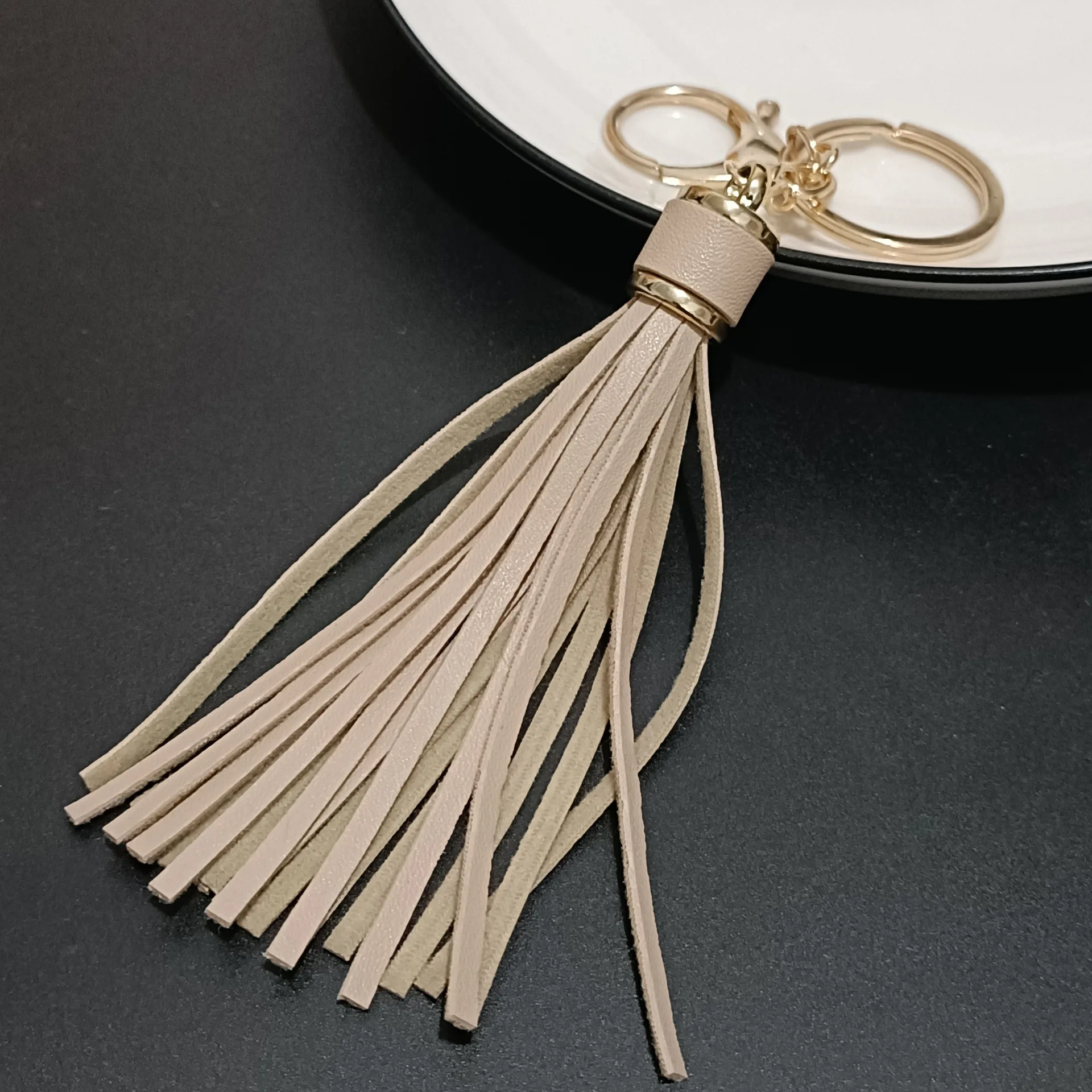PU Leather Keychain for Women Fashion Car Tassel Keychain Key Ornament Multi-Color Keyrings Gift for Her High Quality Wholesale