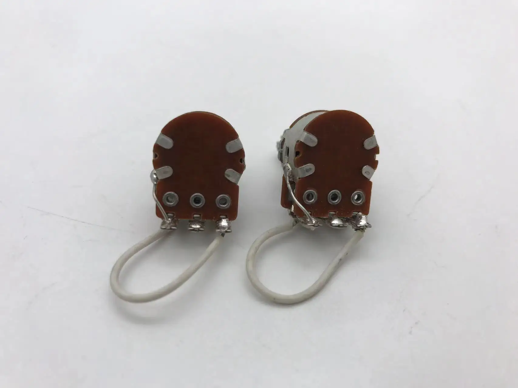 Не новые аксессуары для басов с центральным обнаружением со скидкой MN250K Сделано