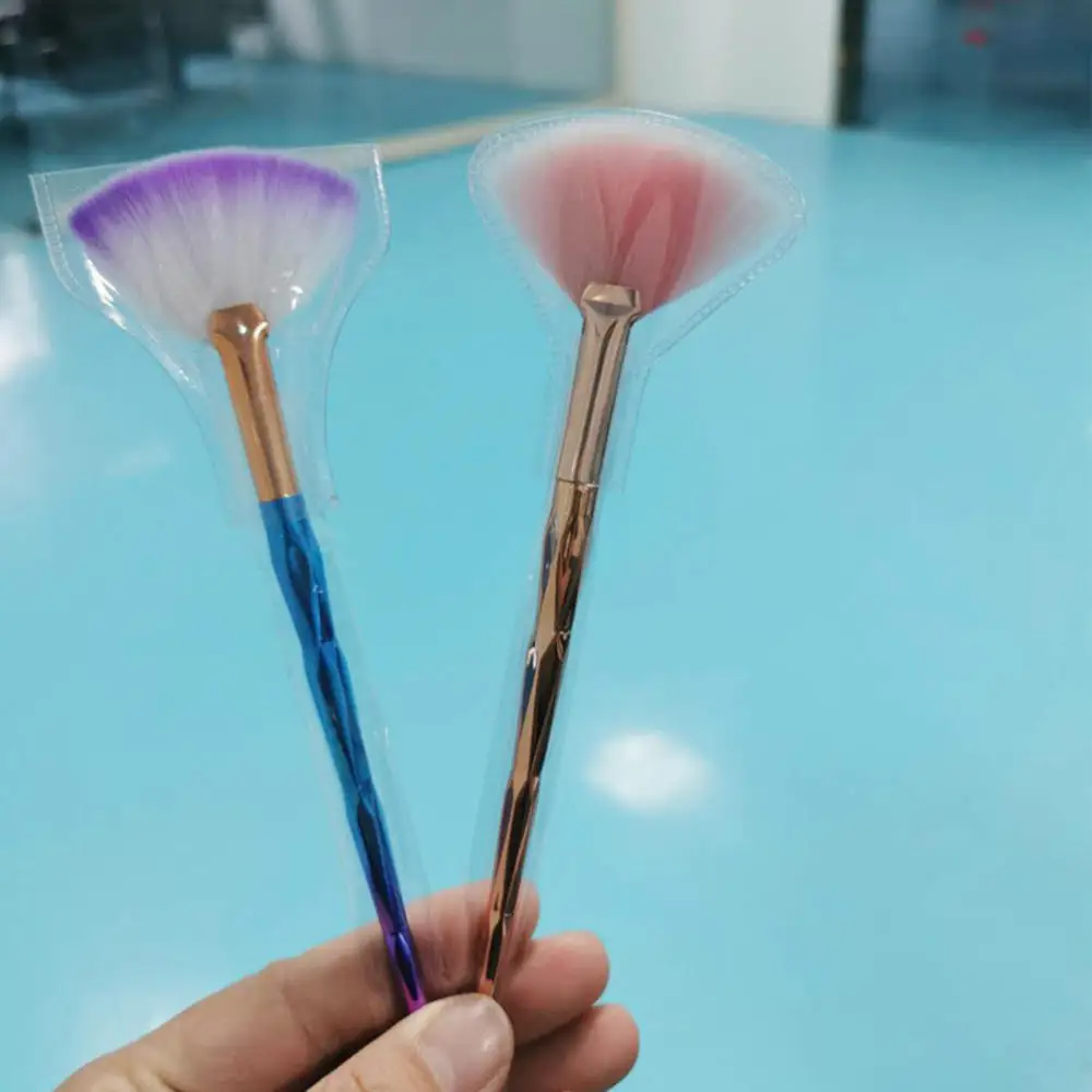 

New Practical Facial Brushes Fan Makeup Brushes Soft Portable Mask Brushes Applicator Brush Cosmetic Tools for Women Ladies Girl
